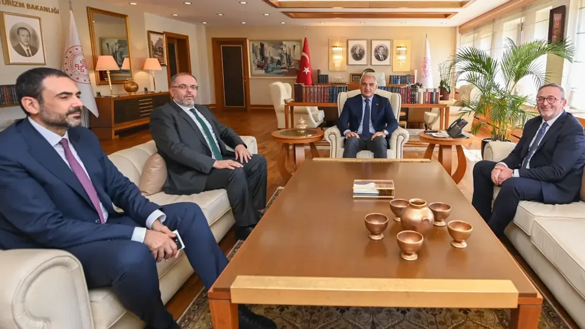 Bakan Ersoy ile Prof. Dr. Erhan Afyoncu'dan tarih ve kültür buluşması