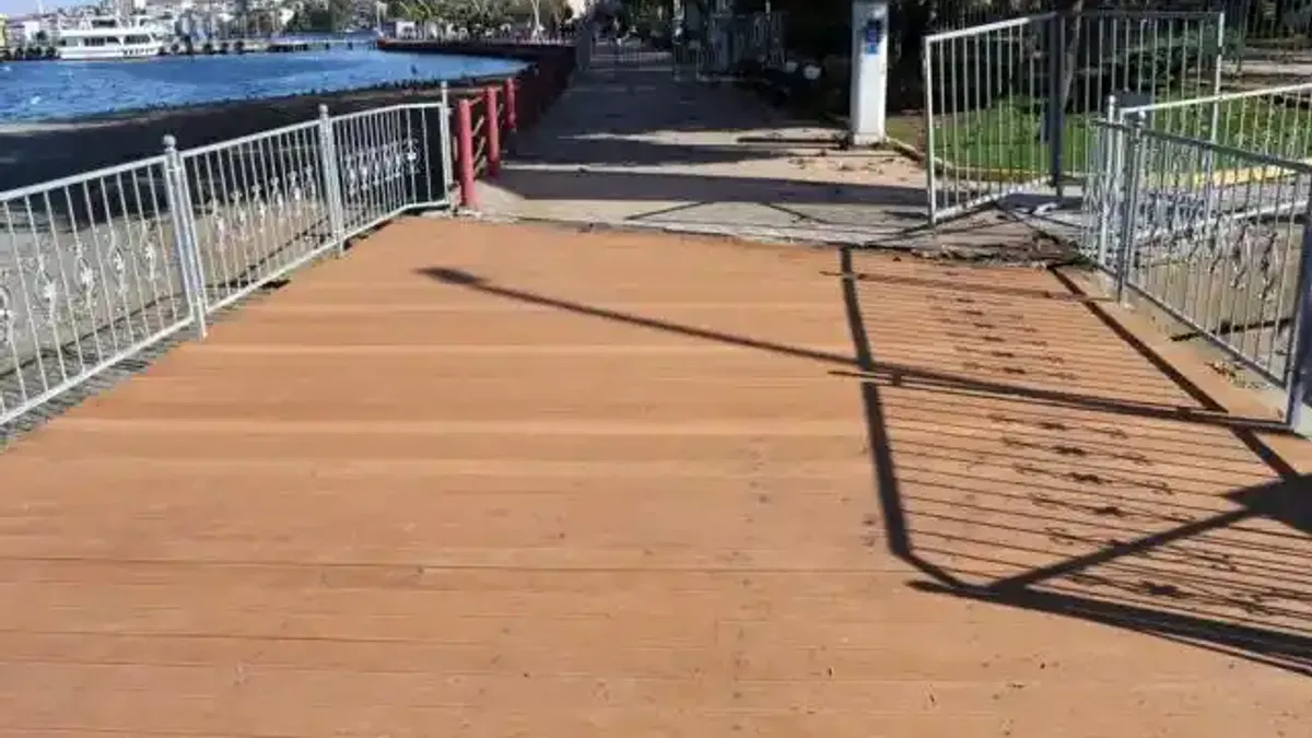 Kocaeli Değirmendere sahiline yeni yaya geçiş köprüsü