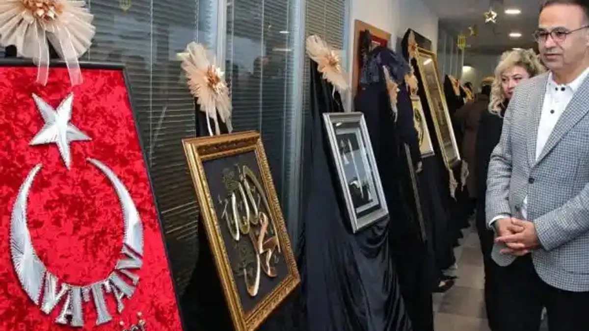İzmir’de “Sanatın Diliyle Değerlerimiz” sergisi açıldı