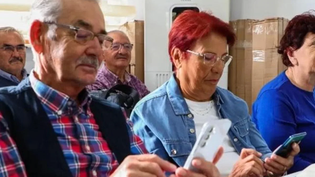 60 yaş üstü bireyler dijital çağa adım atıyor