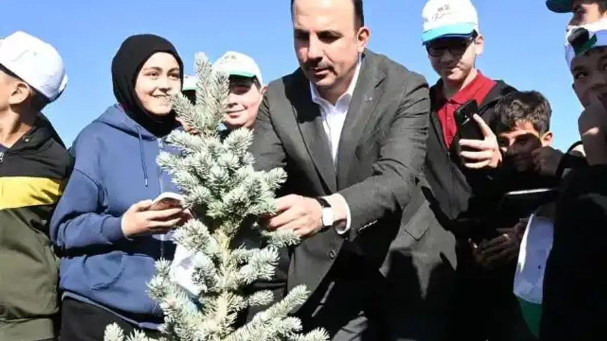 Konya'da Başkan Altay öğrencilerle birlikte fidan dikti