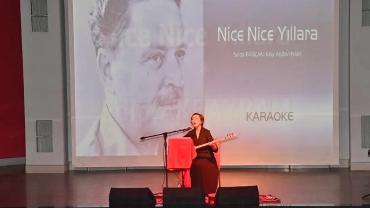 Manisa'da Nazım Hikmet şarkılarla anıldı