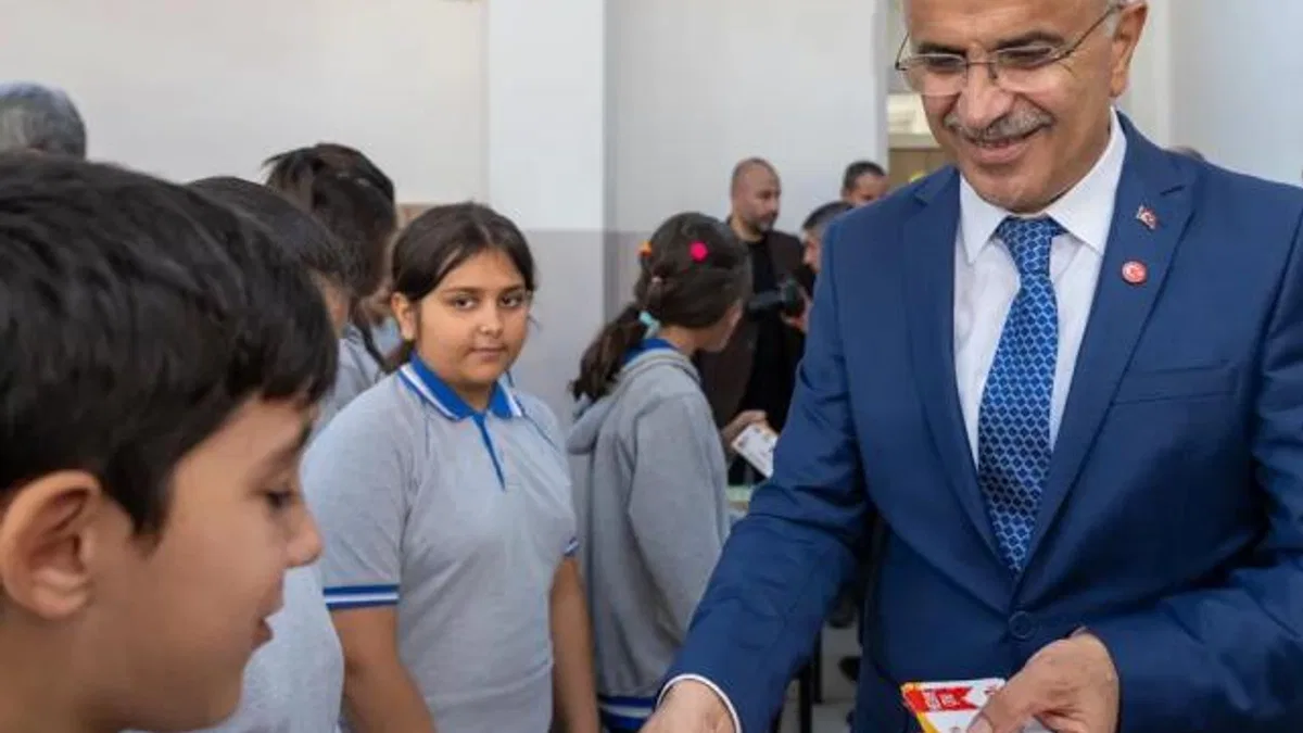 Malatya'da Başkan Er ortaokul öğrencilerini ziyaret etti