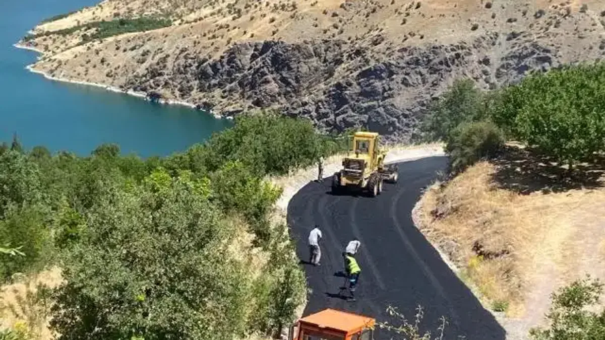 Malatya Büyükşehir'den Karaağaç'a sıcak asfalt