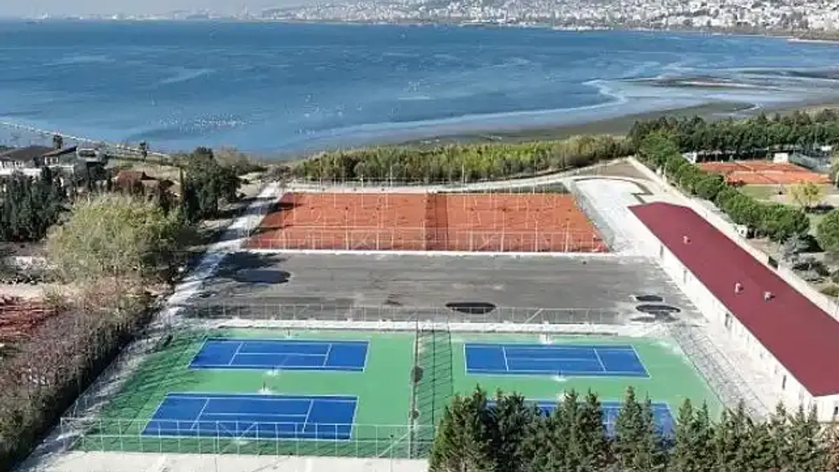 Büyükşehir'in İzmit Tenis Merkezinde sona doğru