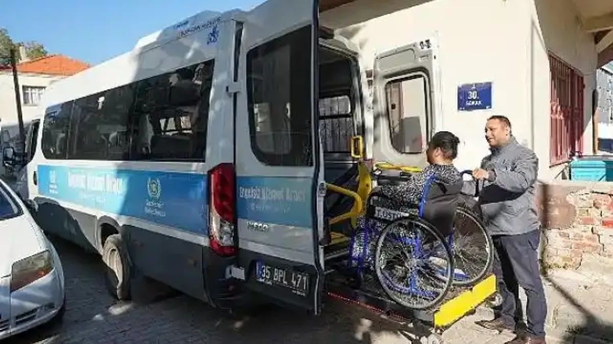 Gaziemir Belediyesi'nden engelli ve hasta bireylere ulaşım desteği