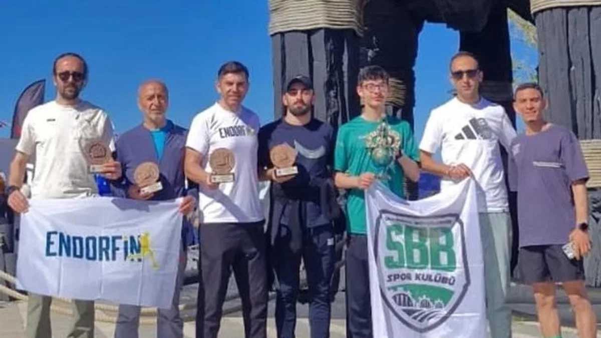 Sakaryalı sporcular zorlu maratondan madalyayla döndü
