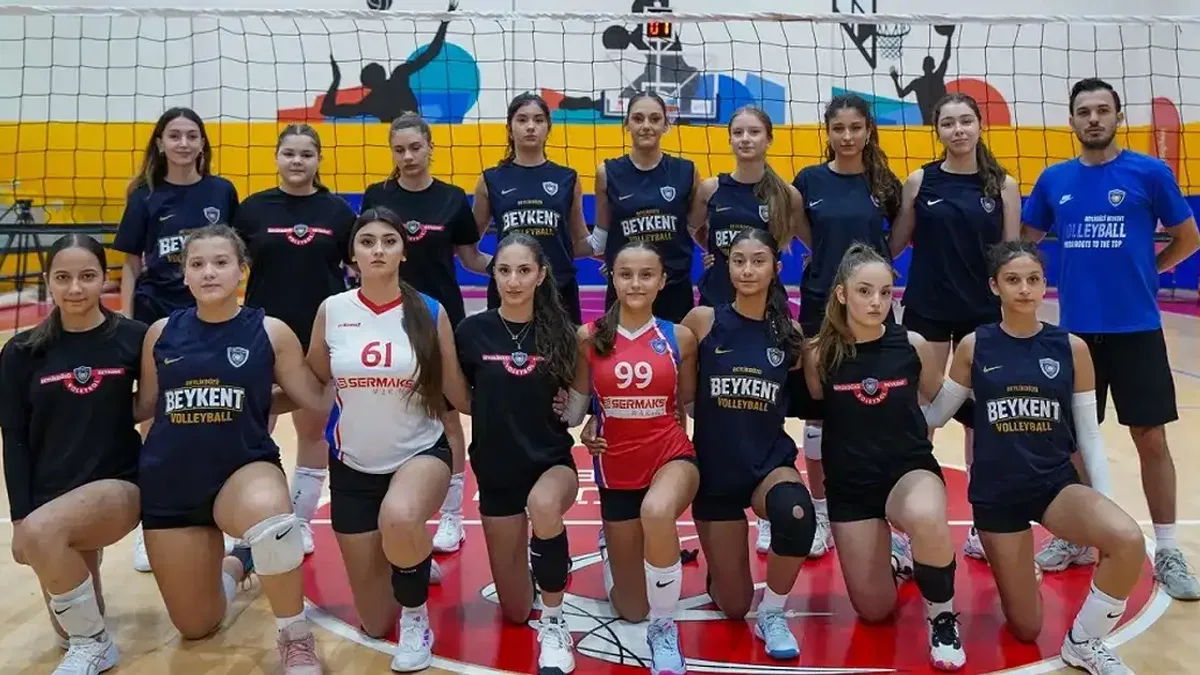 Beylikdüzü'nde genç voleybolcular ter döktü