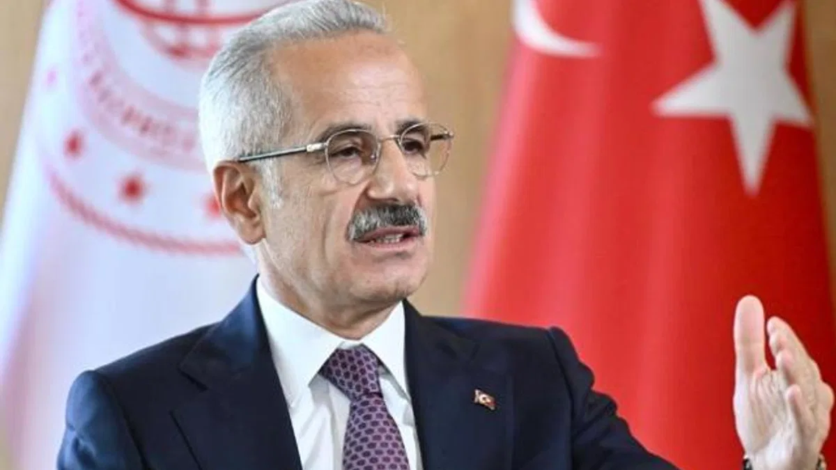 Bakan Uraloğlu'ndan açıklama: Rize-Artvin Havalimanı’nda 2 milyon 400 bine yakın yolcu seyahat etti