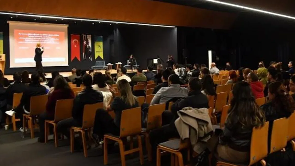 İstanbul Beylikdüzü'nde 'şiddetle mücadele' konuşuldu