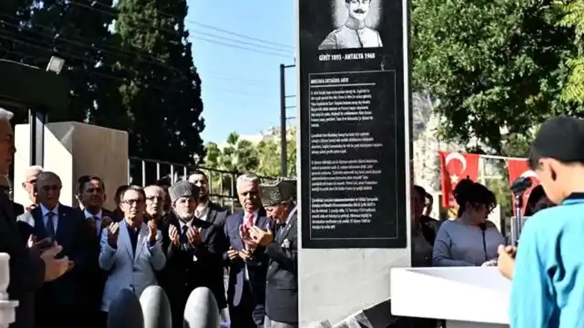 Antalya Muratpaşa'da Topçu Yüzbaşı Aker unutulmadı