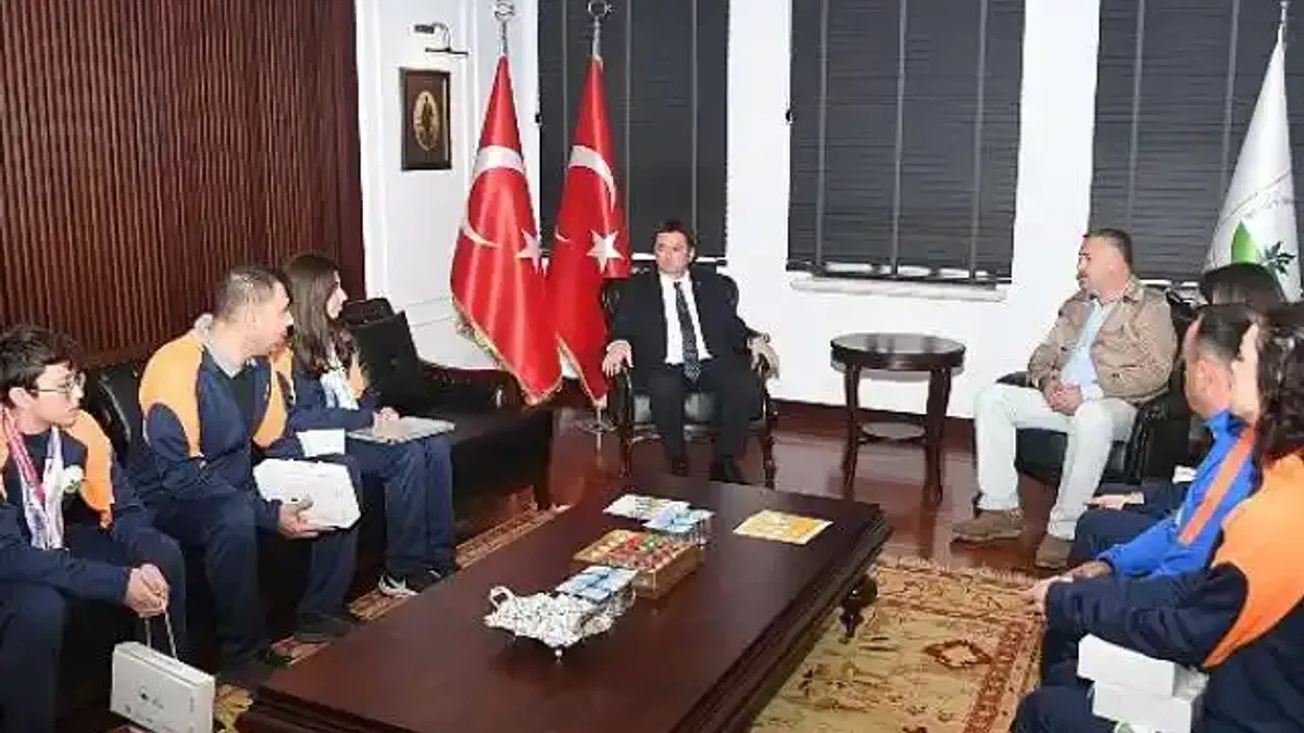 Başkan Aydın şampiyon sporcuları ağırladı