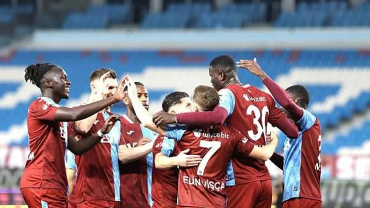 Trabzonspor 3-0 İstanbulspor (Maç Sonucu) Trabzon evinde rahat kazandı!