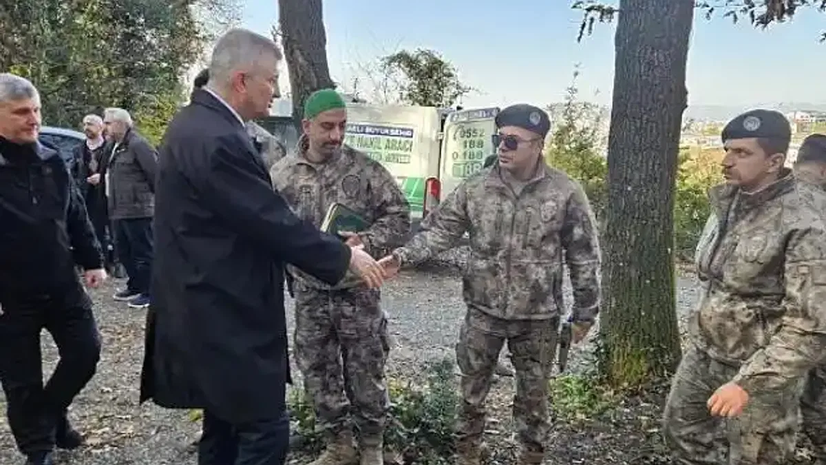 Yüksekova Şehidi Mustafa Yavaş Gölcük'te Kabri Başında Dualarla Anıldı