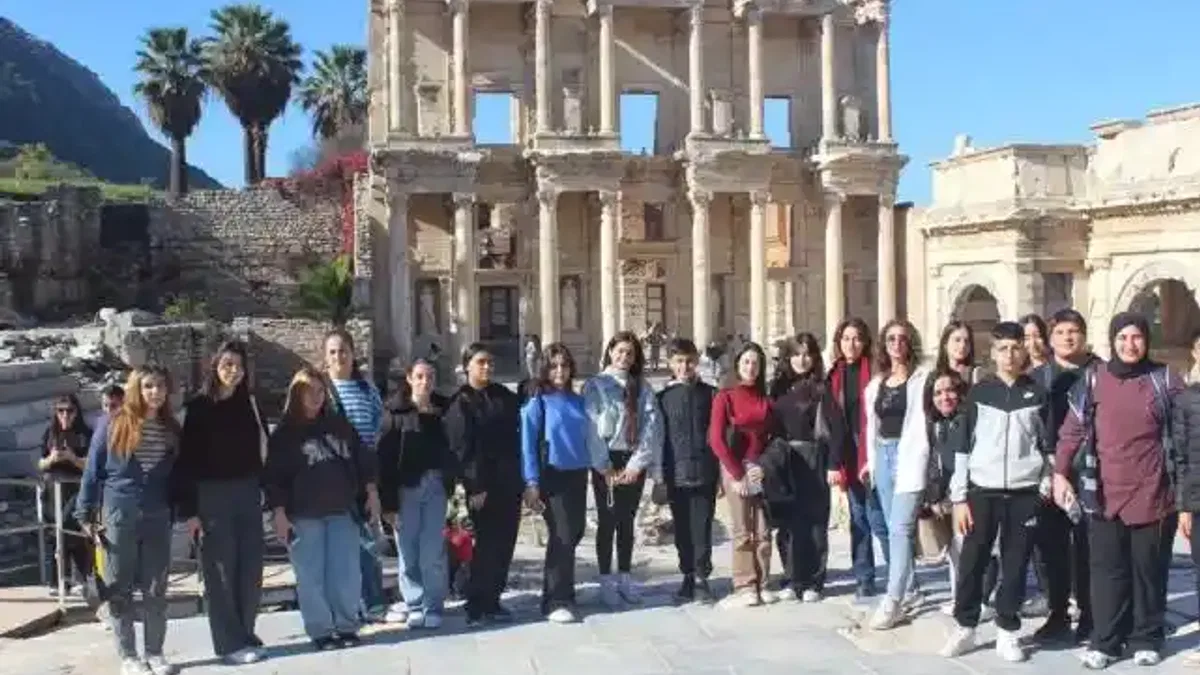 İzmir Büyükşehir’den Efes'te tarih ve müzik molası