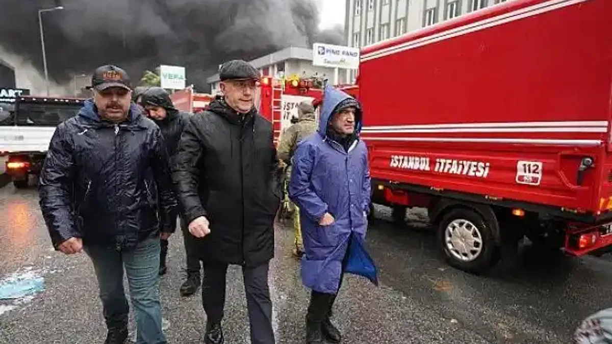 Beylikdüzü'nde fabrika yangını Başkan Çalık Can kaybının bulunmaması en büyük tesellimiz