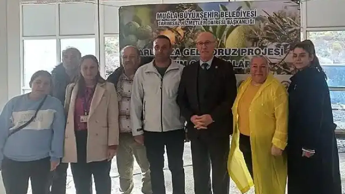 Büyükşehir'den Badem Biti ve Zeytin Zararlılarıyla Mücadele