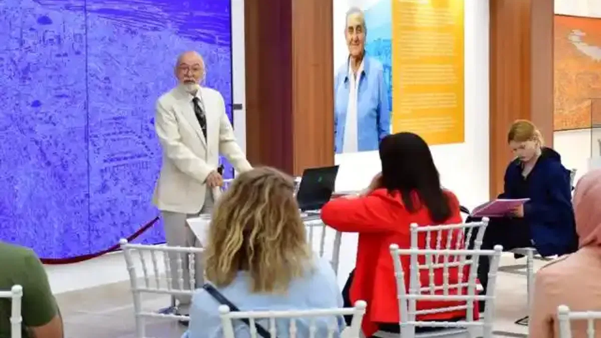 Ressam Devrim Erbil Manisa’da konuşuldu
