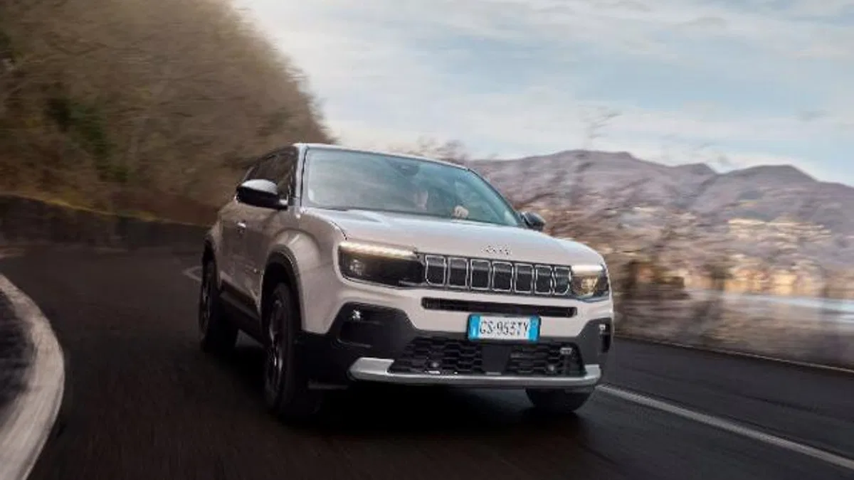 Jeep® "Avenger e-Hybrid" ile Türkiye'deki ürün gamını genişletiyor
