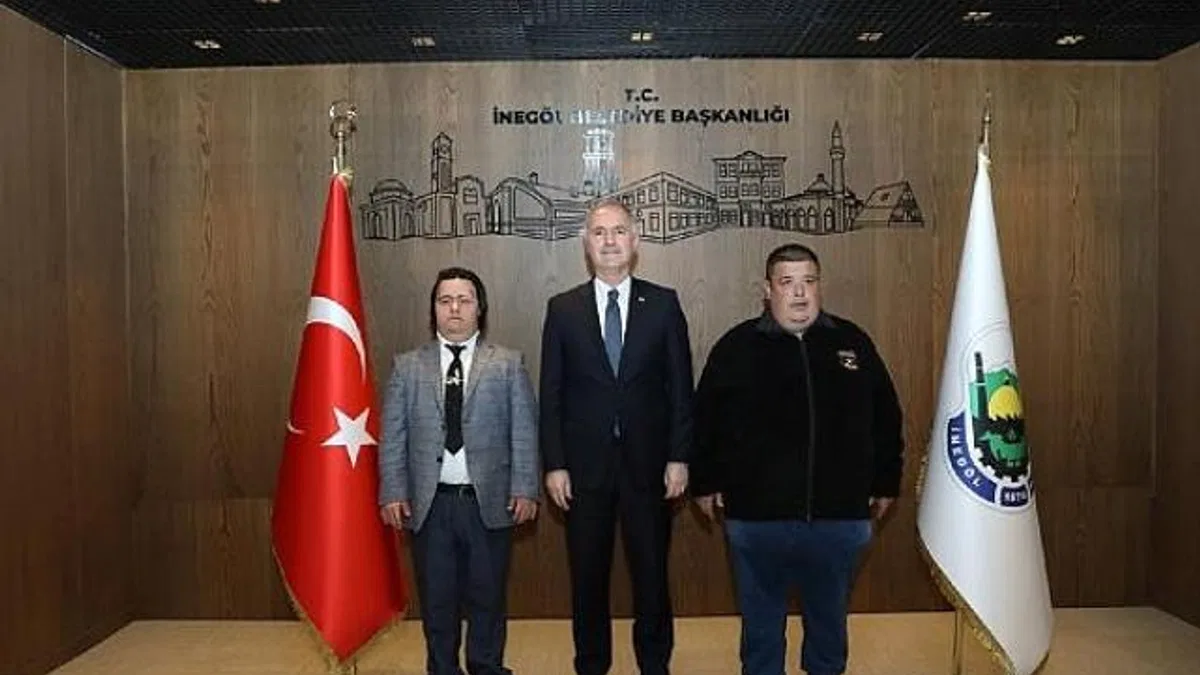 İnegöl Belediyesi'nin Özel Personelleri Yüzleri Güldürüyor