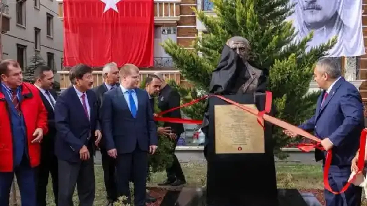 Ankara Keçiören’de Kaysın Kuliyev’in yeni büstü törenle açıldı