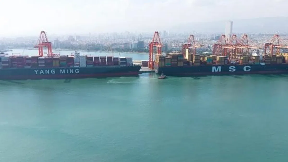Mersin'in yeni terminali 400 metrelik mega gemiyi karşıladı