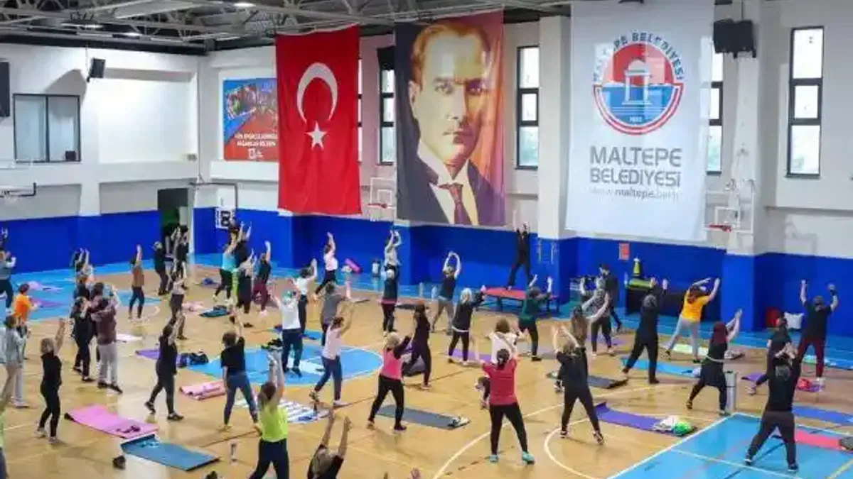İstanbul Maltepe'de Köymen, spor yapan kadınlarla buluştu