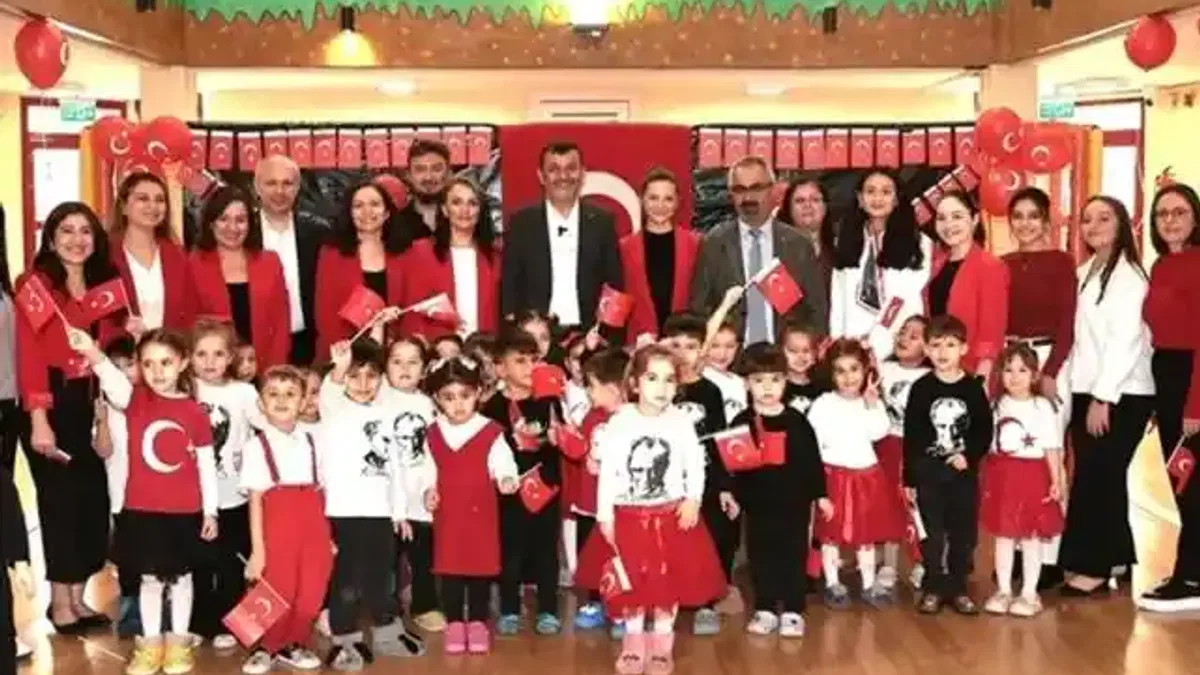 Denizli Büyükşehir’in Güneşli Günler’inde Cumhuriyet sevinci
