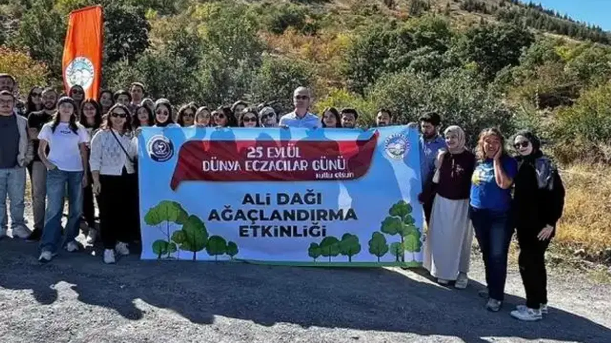 Dünya Eczacılar Günü'nde Ali Dağı'na fidan ektiler
