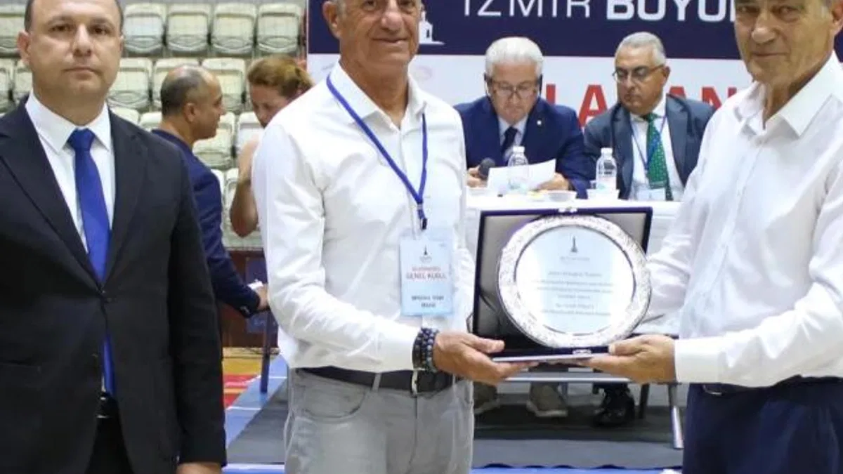 İzmir Büyükşehir Spor Kulübü’nde bayrak değişimi