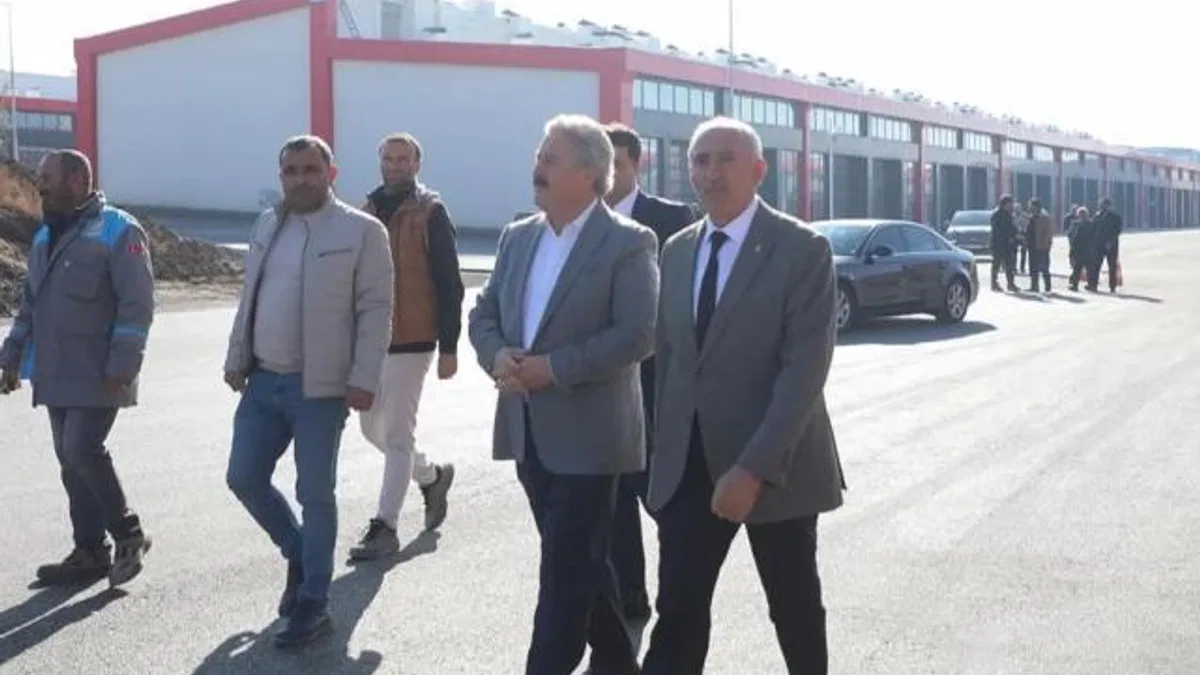 Kayseri Melikgazi'den oto sanayide asfalt mesaisi