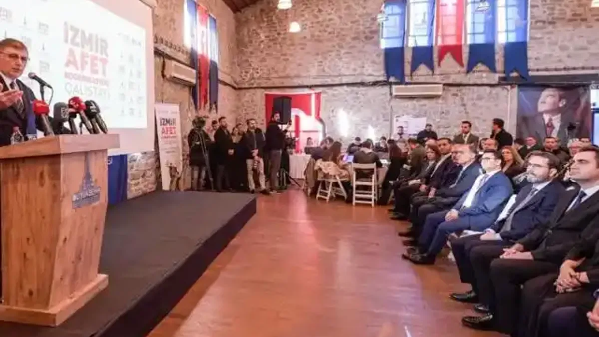 İzmir'de Başkan Tugay “Afet Koordinasyon Çalıştayı”nın açılışını yaptı