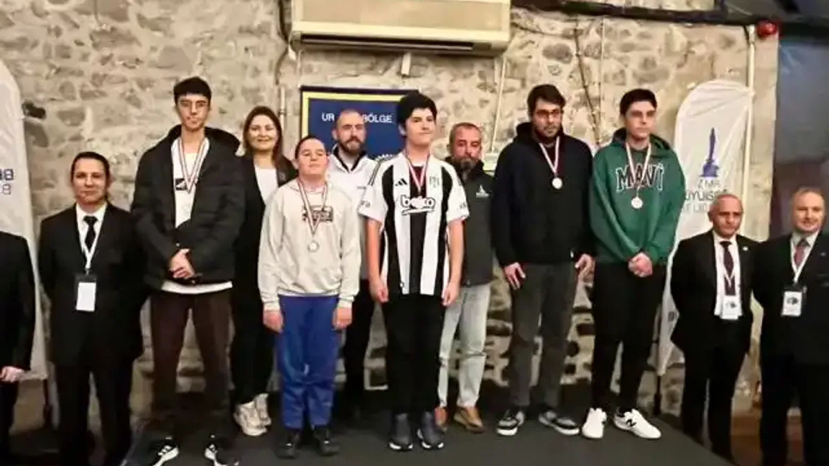 İzmir'de geleneksel satranç turnuvası tamamlandı