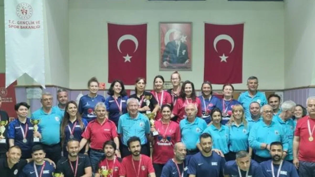 Masa Tenisi'nde şampiyon Çiğli Belediyesi oldu