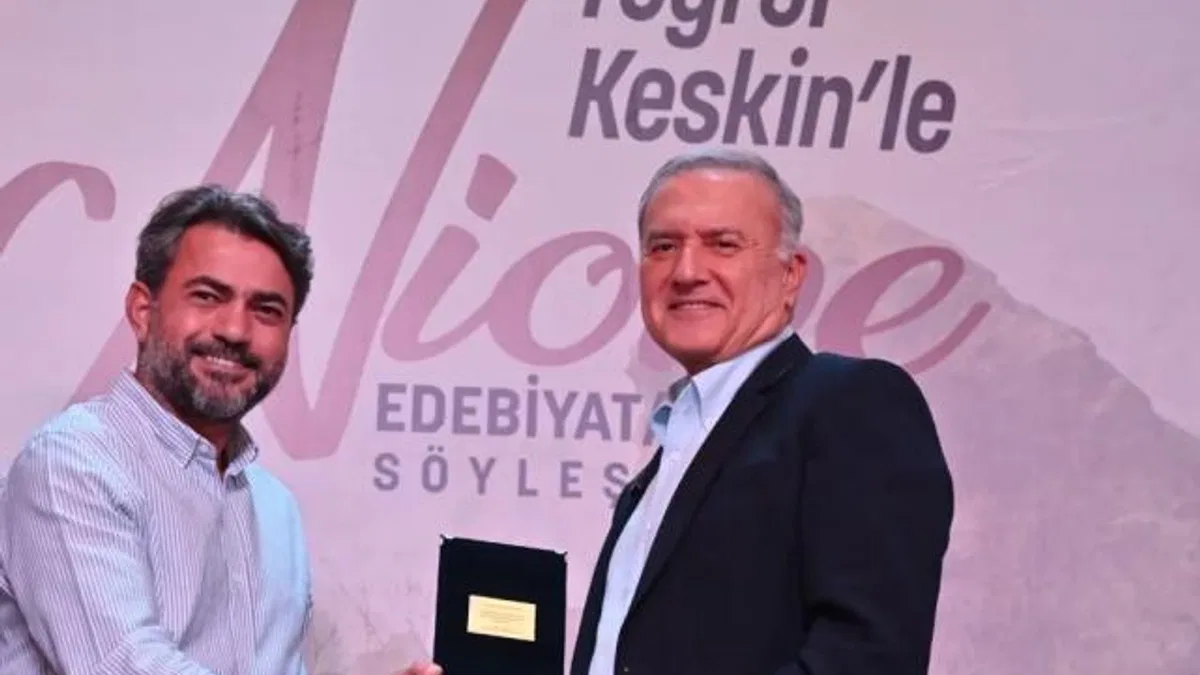 Manisa'da Murathan Mungan Manisa’da sanatseverlerle buluştu