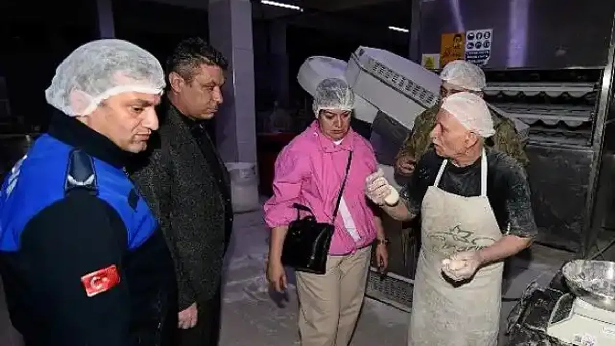 Bornova'da fırınlara gece denetimi: Başkan Eşki sahada