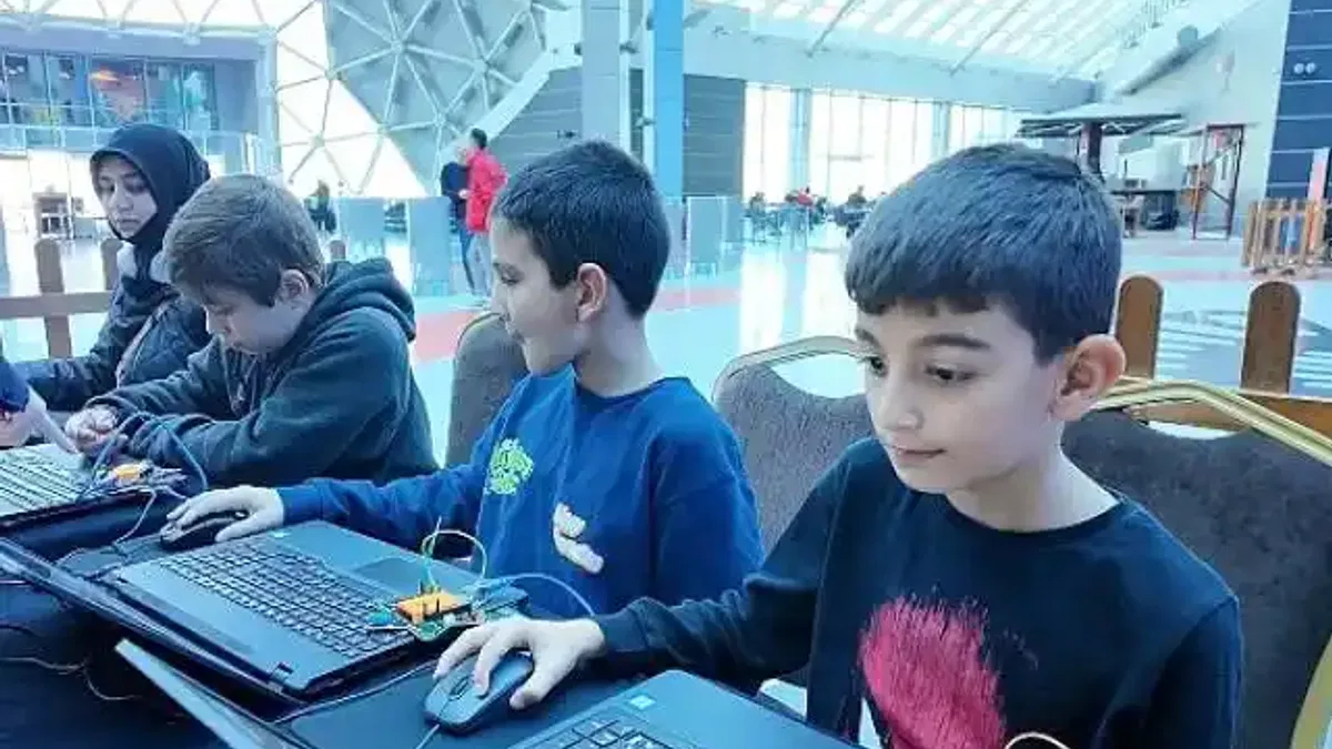 Öğrenciler Ara Tatilde Konya Bilim Merkezi'nde Dijital Dünyayı Keşfetti