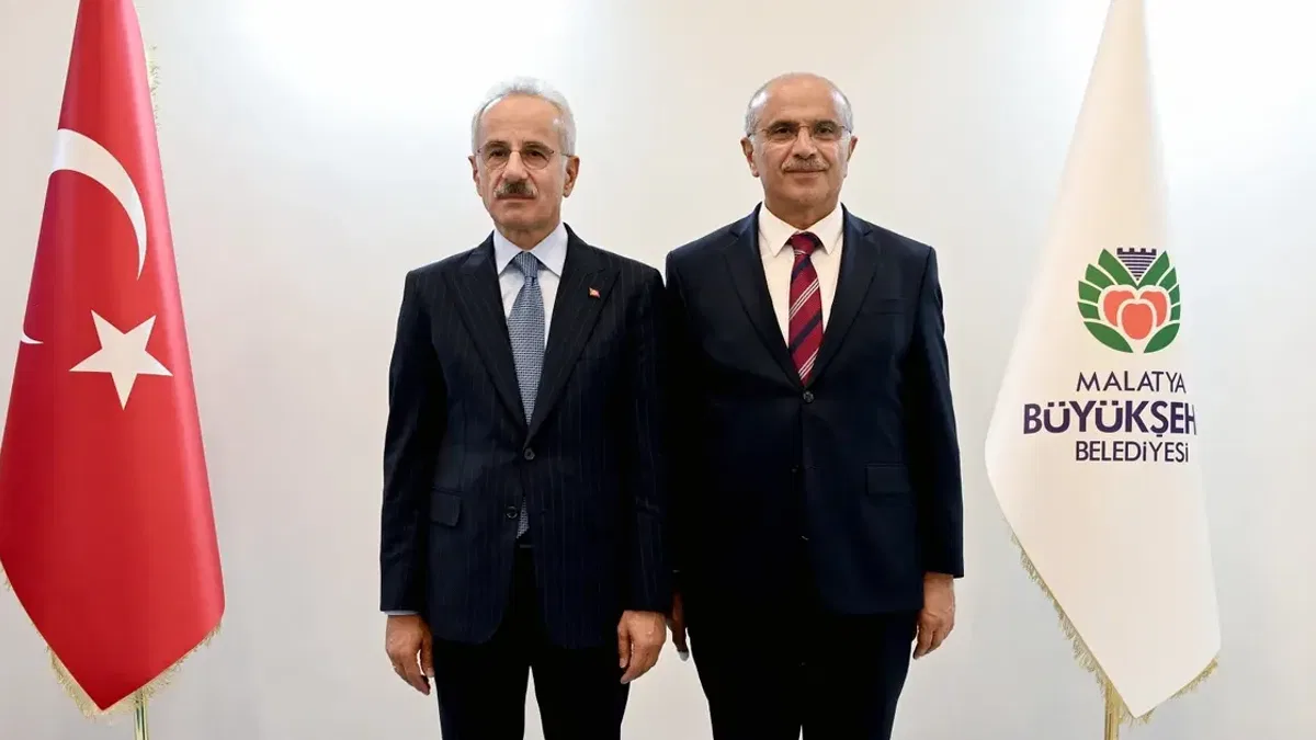 Bakan Uraloğlu'ndan Malatya'da Şehir Kütüphanesi'ne ziyaret