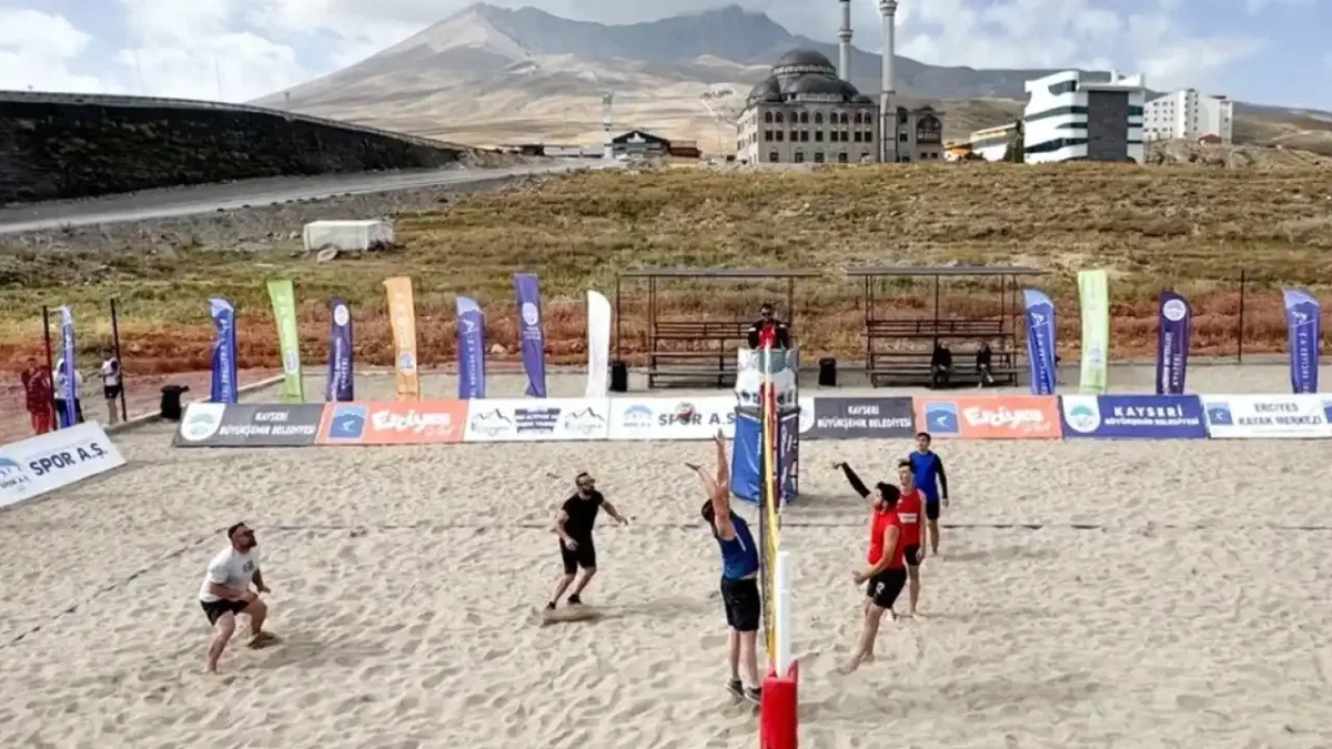 Voleybol tutkunları Kayseri Erciyes'te buluşacak
