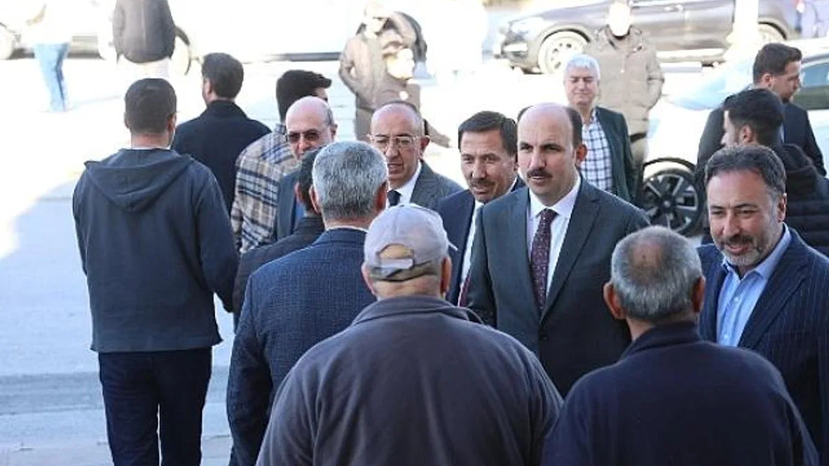 Milletvekili Özer, Başkan Altay ve İlçe Belediye Başkanları Beyşehirliler Yapıcı Camii'nde Vatandaşlarla Buluştu