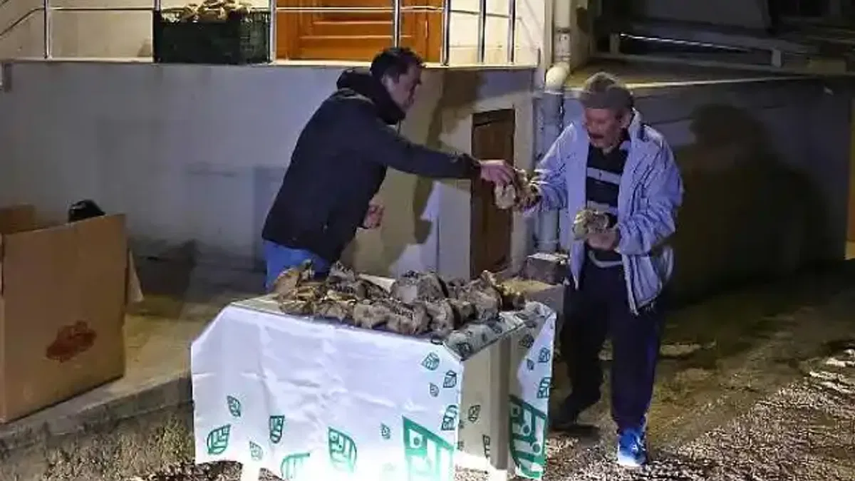 Çankaya Belediyesi'nden 3 noktada kandil simidi ikramı