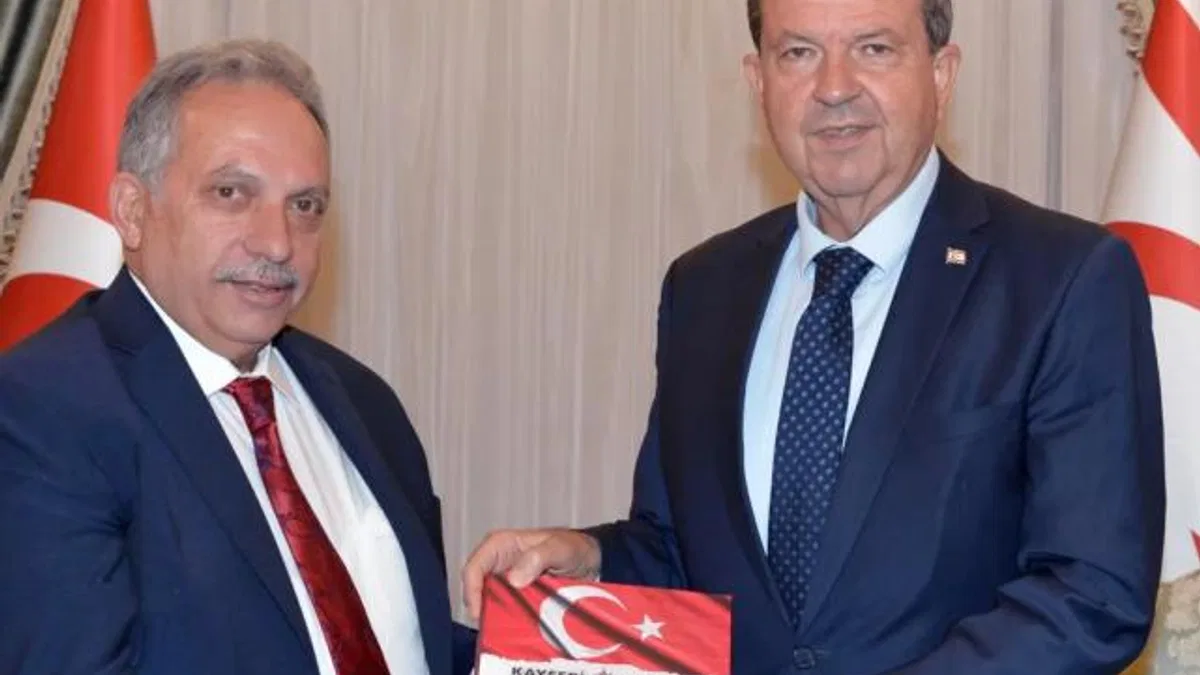 Başkan Yalçın’dan KKTC Cumhurbaşkanlarına ‘Kayseri Girne Hattı’ kitabı