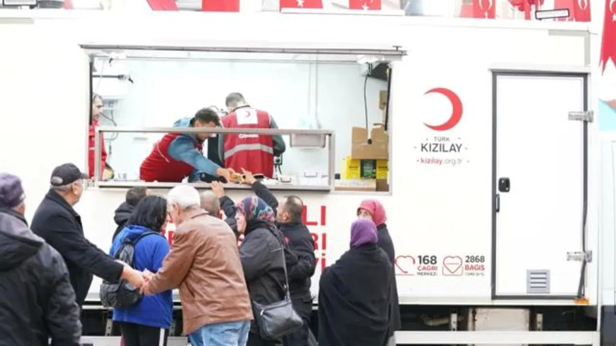 Türk Kızılay Sındırgı’da depremzedelerin yanında