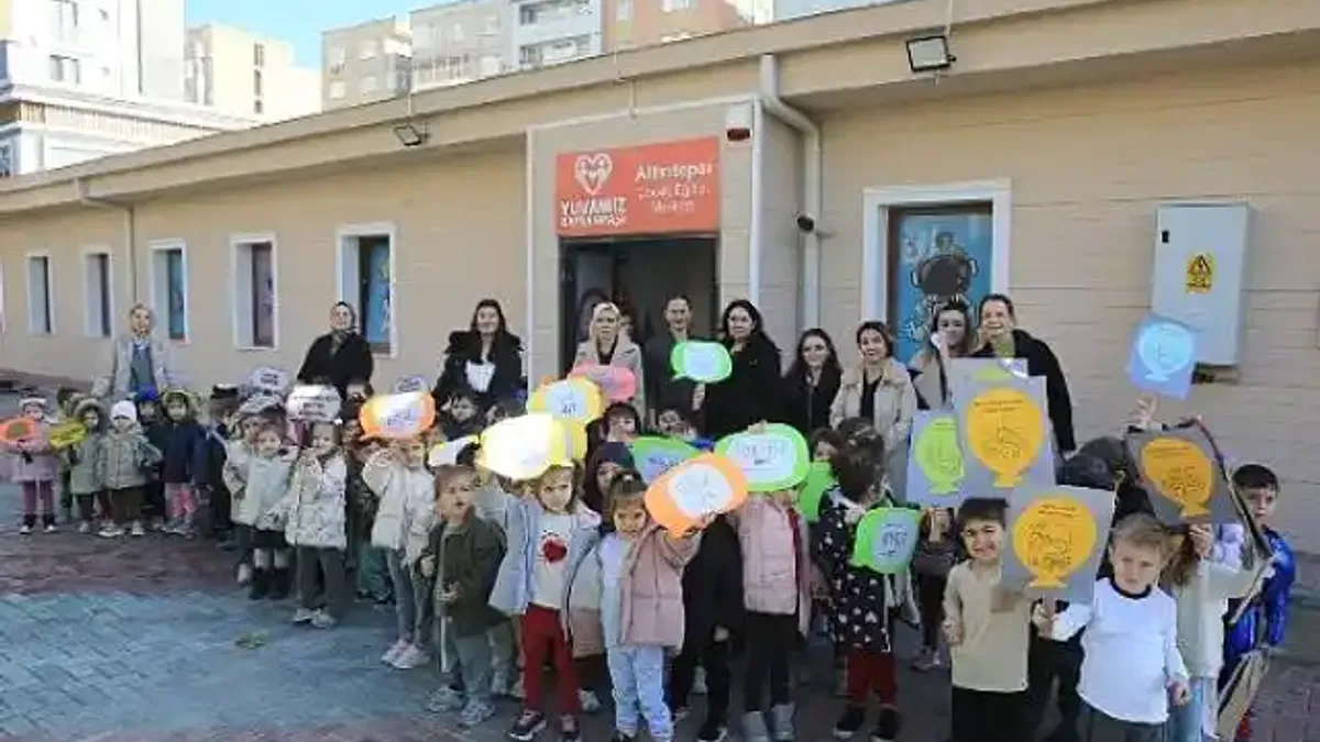 Bayrampaşalı miniklerden çocuk hakları günü kutlaması