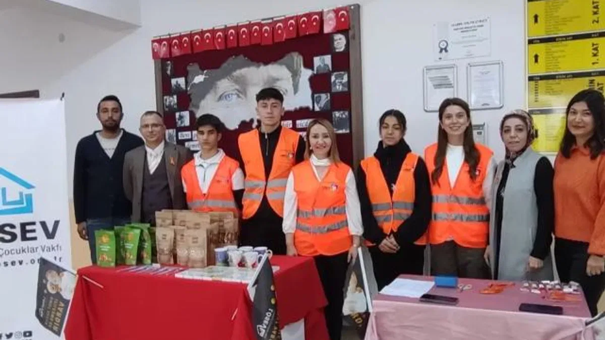 Zekiye Tekin'den lösemili çocuklara ziyaret