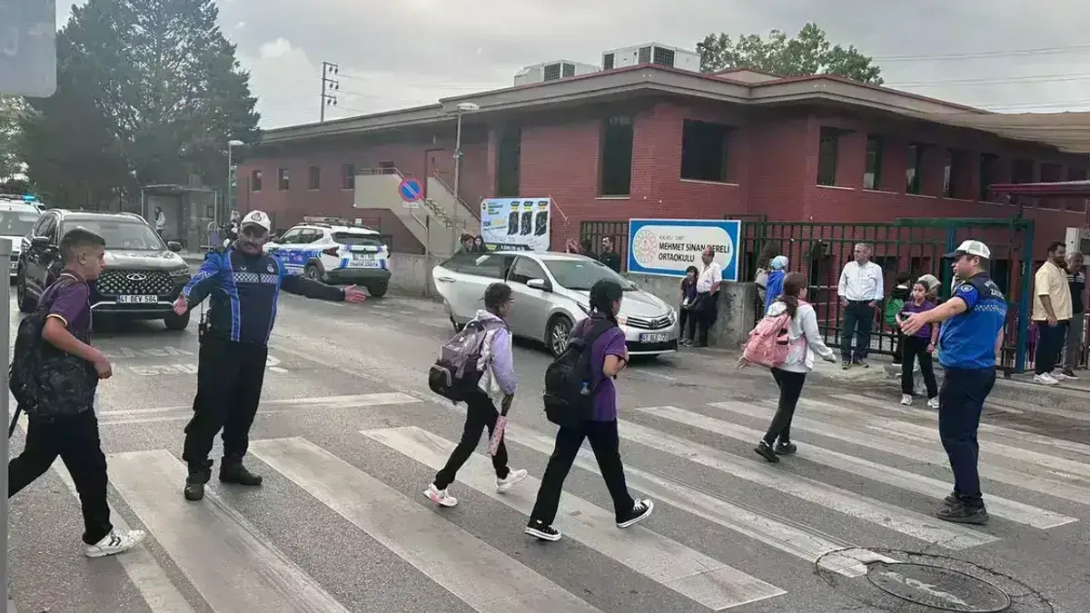 Kocaeli'de ders ziliyle birlikte zabıta tedbiri sıklaştırdı