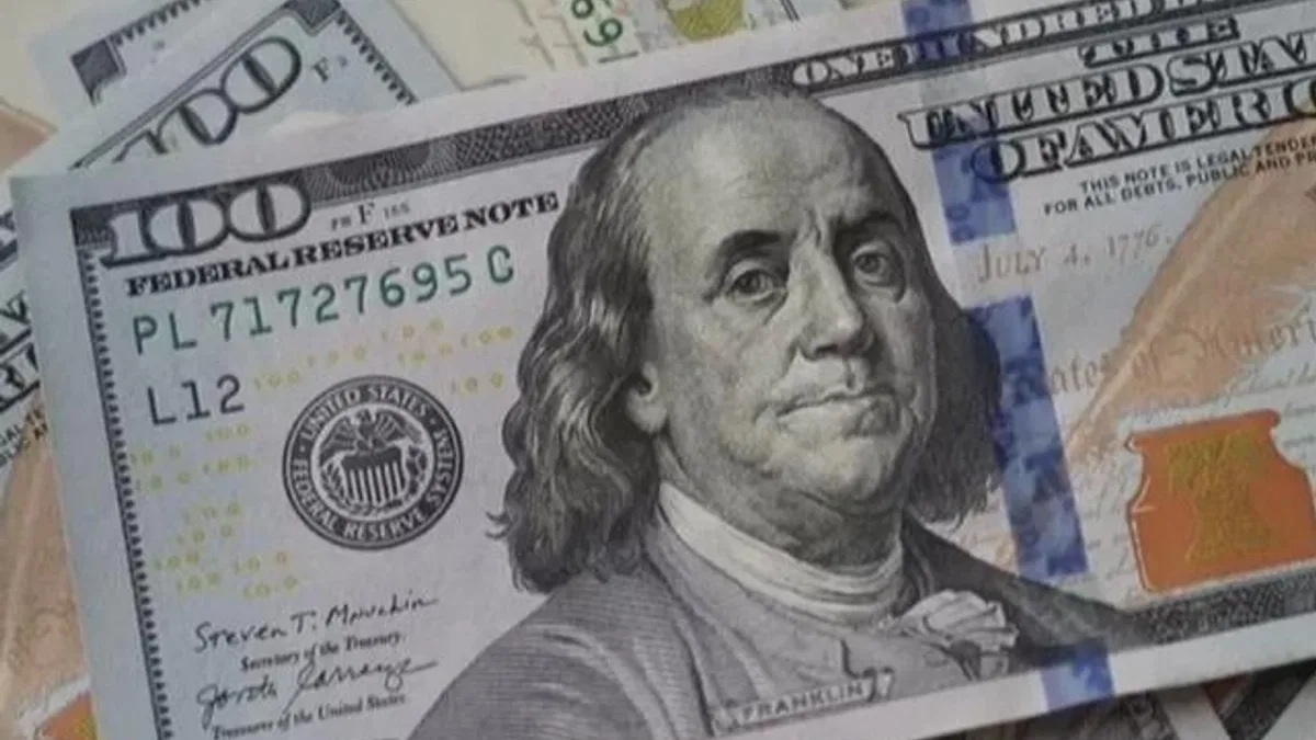 Dolar hafta sonuna girerken Euro karşısında değer kazandı