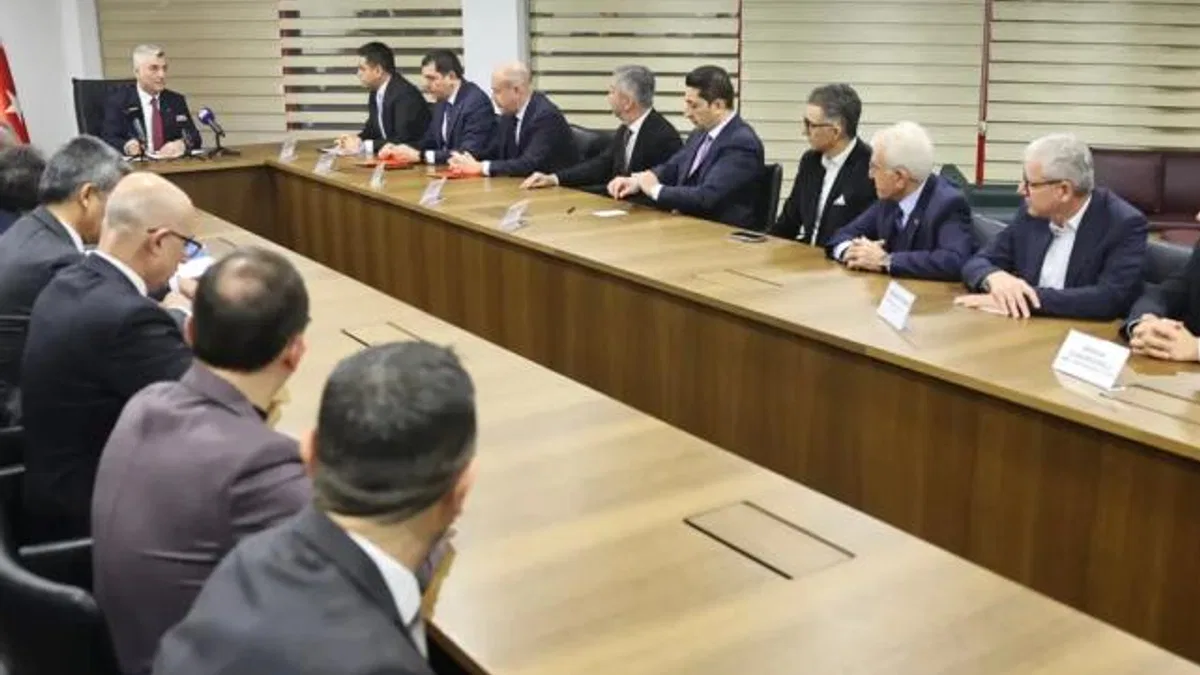 Bakan Bolat, ayakkabı sektörü temsilcileriyle buluştu