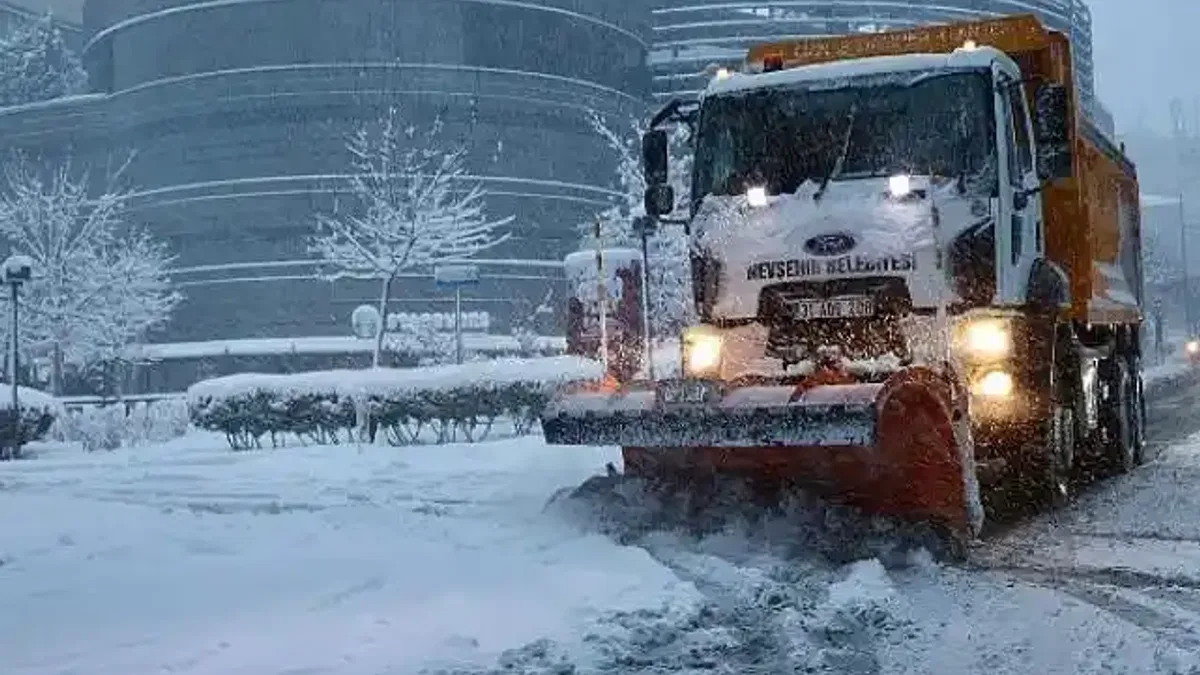 Nevşehir Belediyesi'nin Karla Mücadele Çalışmaları Sürüyor