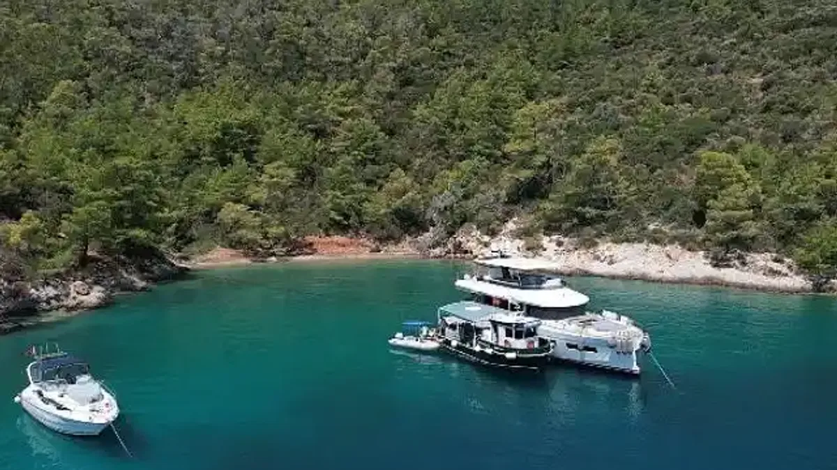 Başkan Aras "Masmavi Denizlerimizin Temiz Kalması İçin Çalışıyoruz